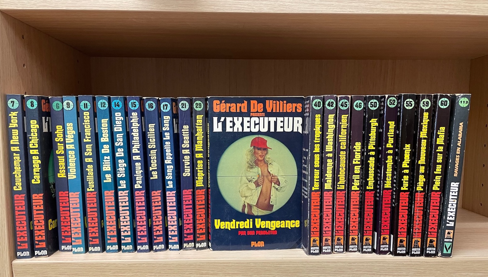 Lot de 24 livres, L'Exécuteur Par Gérard de Villiers