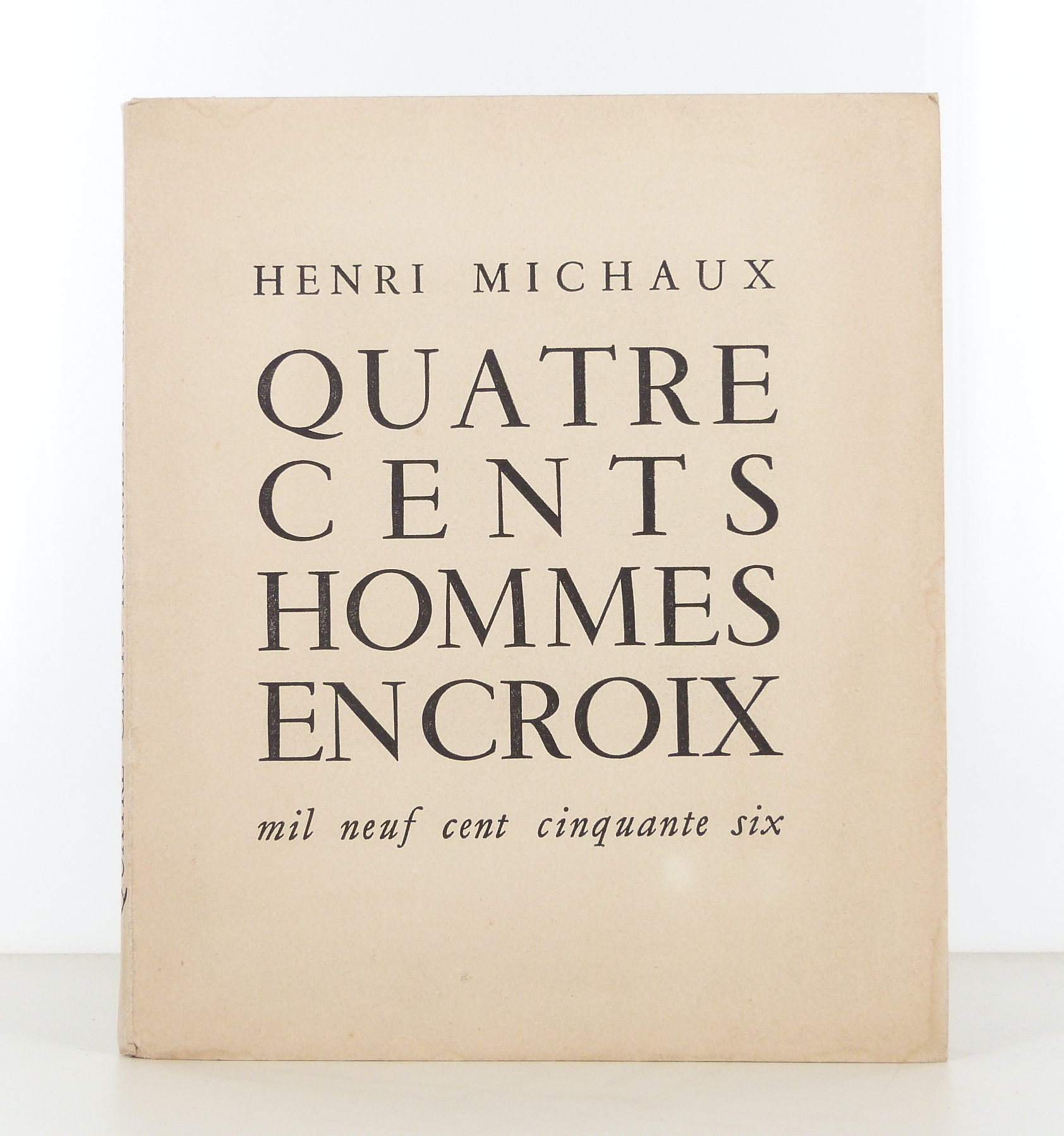 Quatre cents hommes en croix