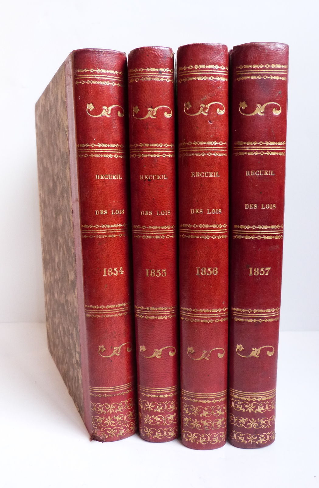 Recueil général des sénatus-consultes, lois, décrets et arrêtés, depuis le 1er Décembre 1852.